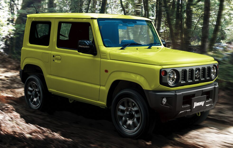 ジムニーのマニュアルは後悔しない?実燃費や維持費から徹底比較!